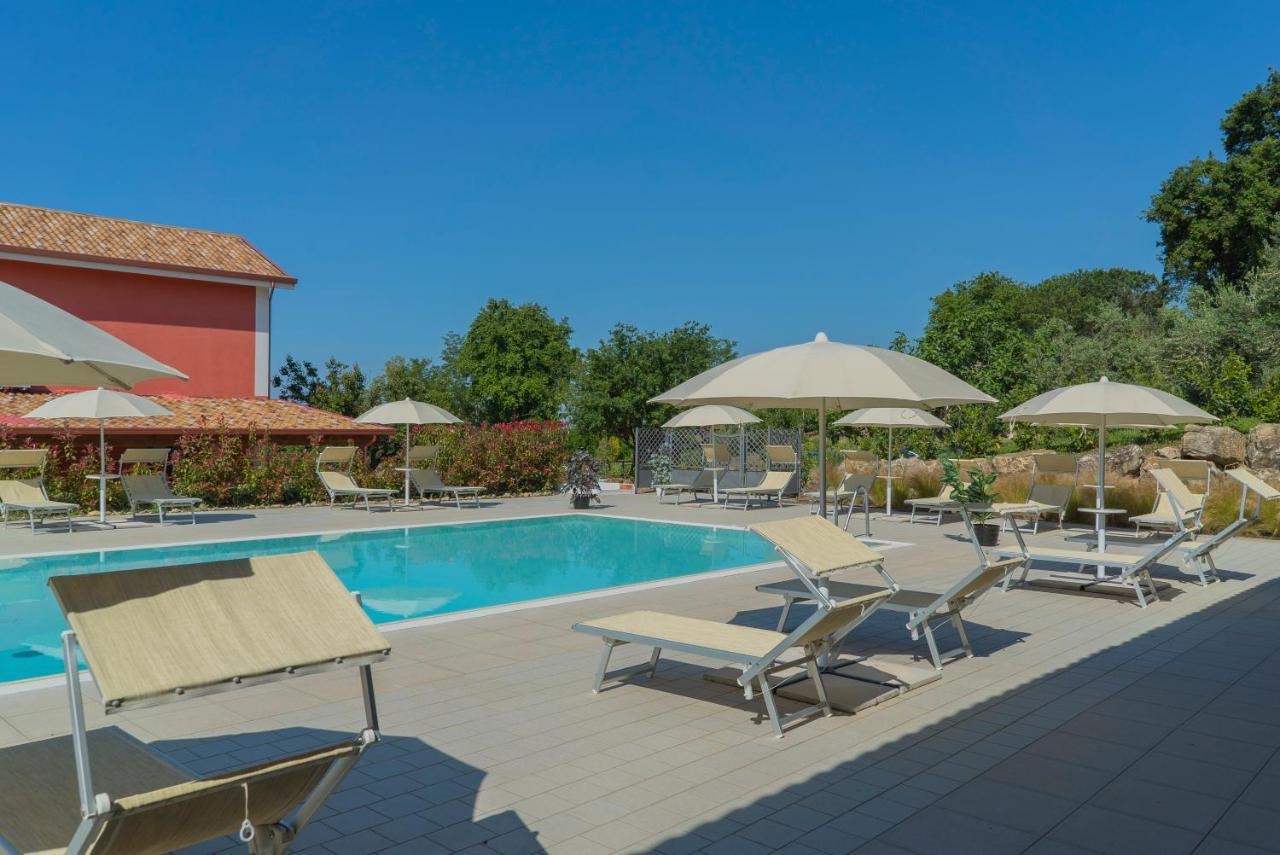 Terra Di Vento Bed & Breakfast Montecorvino Pugliano Bagian luar foto