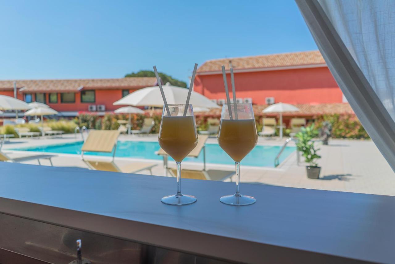 Terra Di Vento Bed & Breakfast Montecorvino Pugliano Bagian luar foto