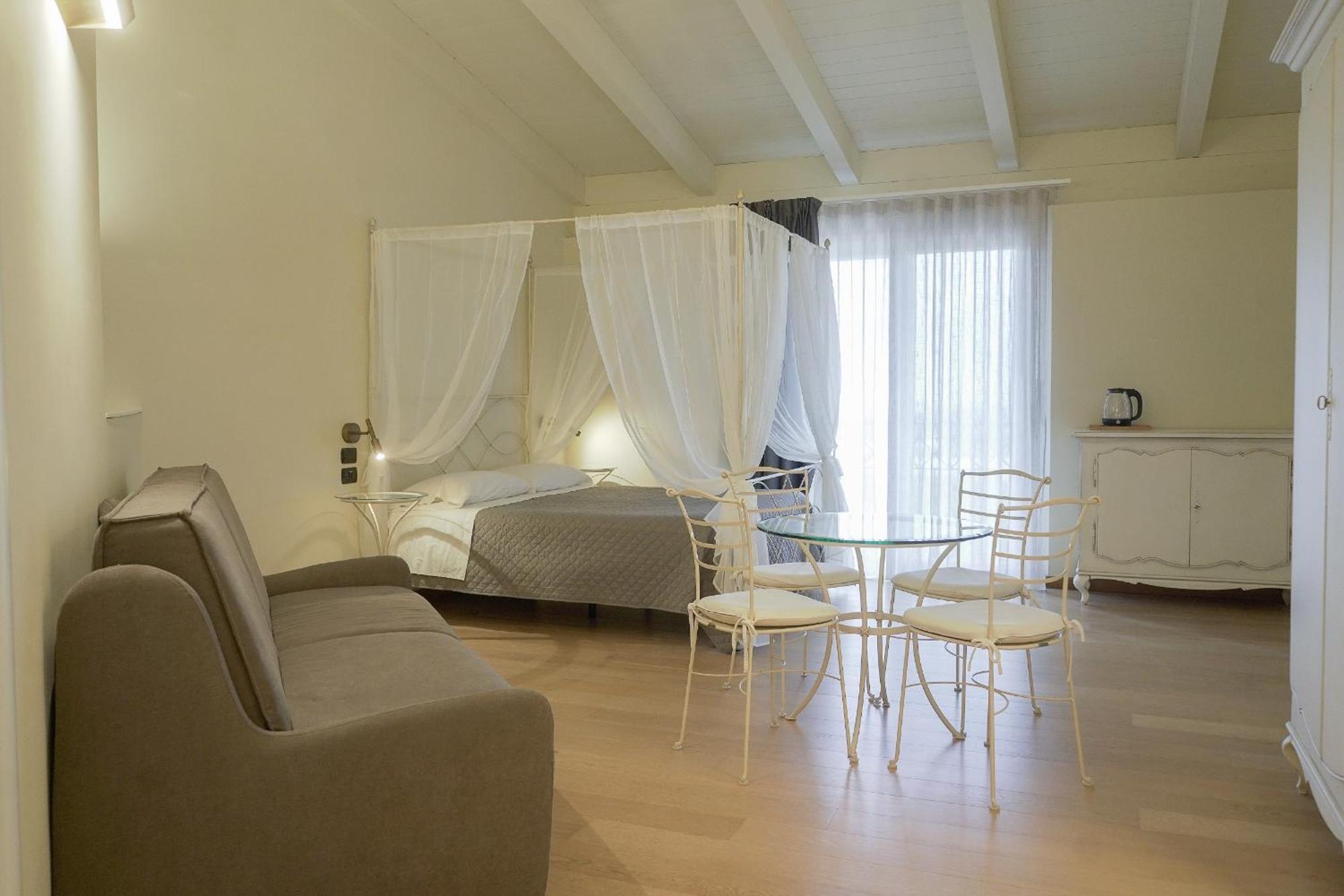 Terra Di Vento Bed & Breakfast Montecorvino Pugliano Bagian luar foto