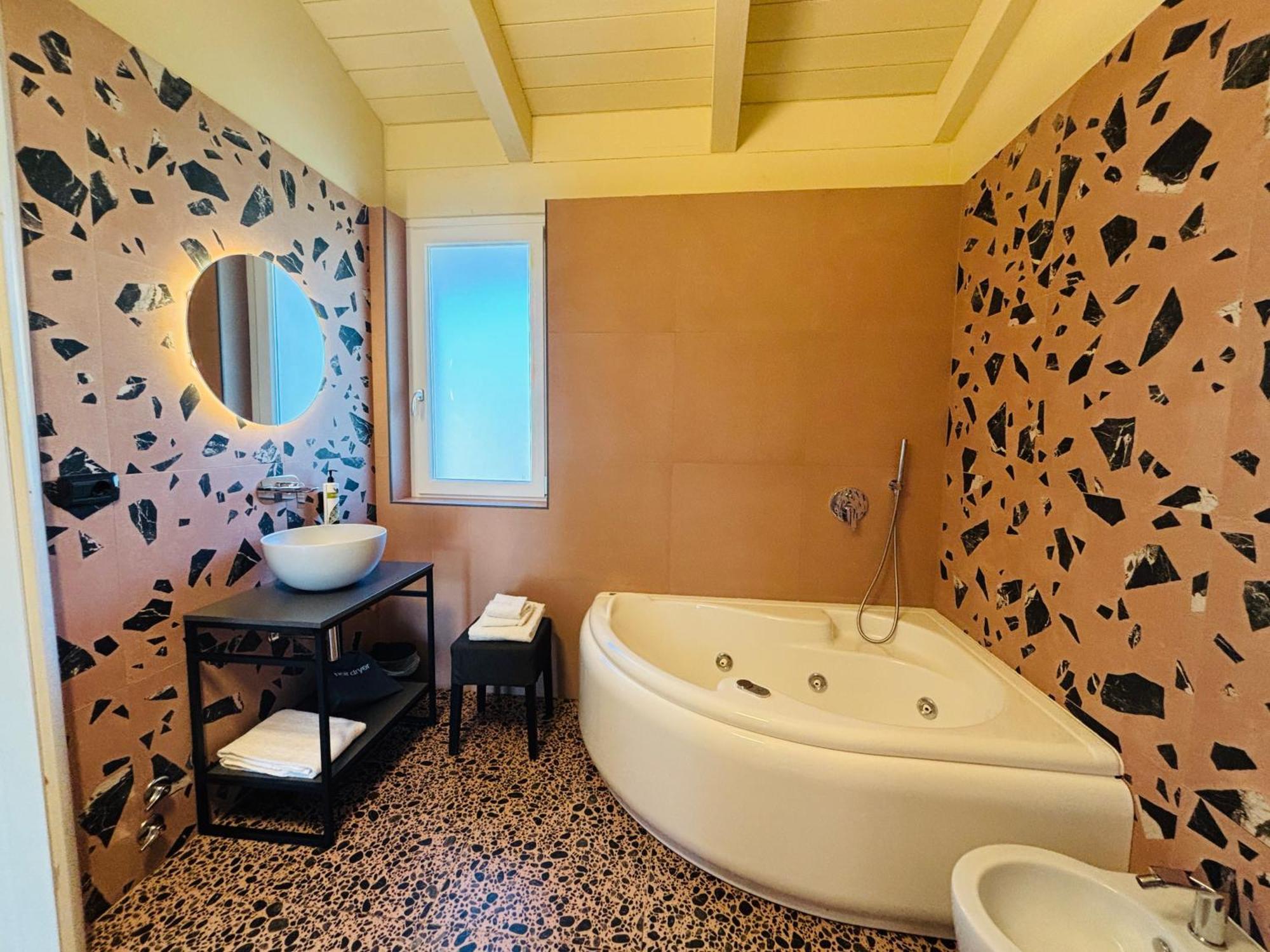 Terra Di Vento Bed & Breakfast Montecorvino Pugliano Bagian luar foto